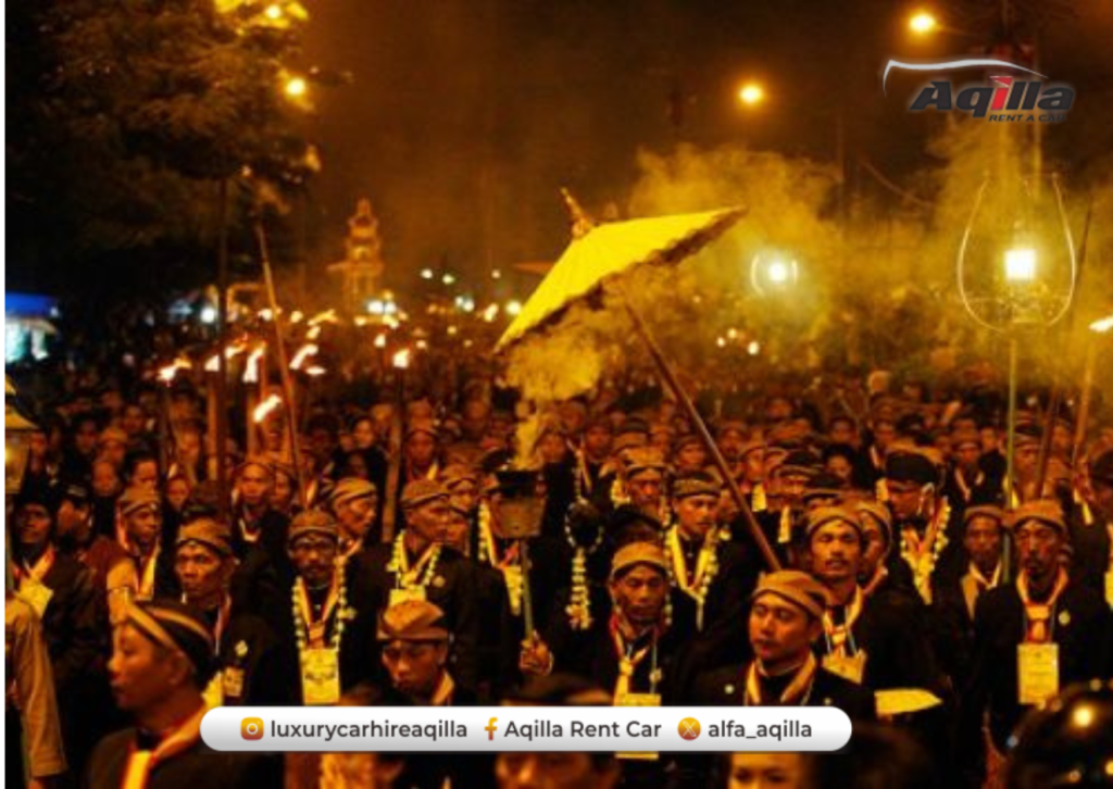 Tradisi kirab budaya jawa malam 1 suro