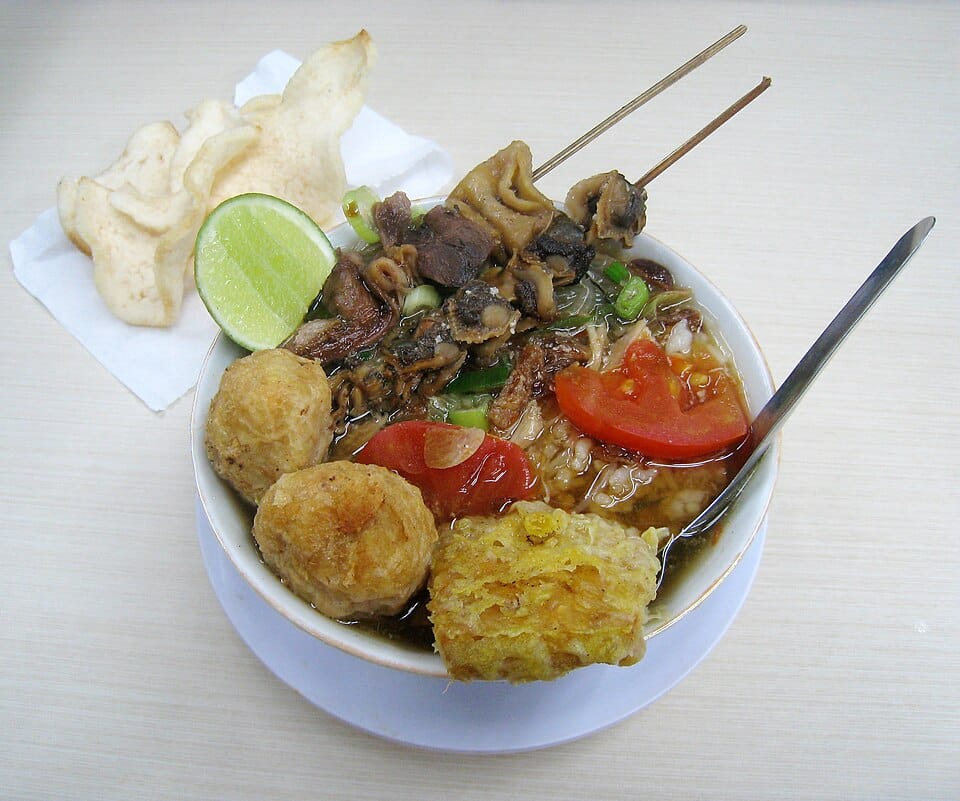 15 Tempat Wisata Kuliner di Semarang yang Populer 3 soto-bangkong