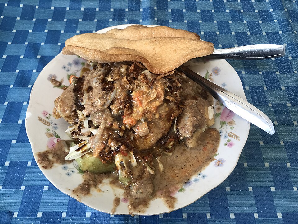 15 Tempat Wisata Kuliner di Semarang yang Populer 4 tahu-gimbal