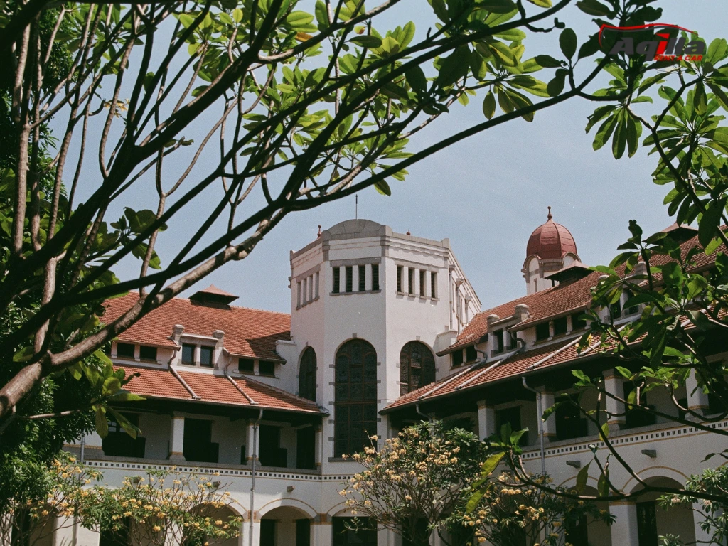 Sewa Mobil Semarang Lawang Sewu