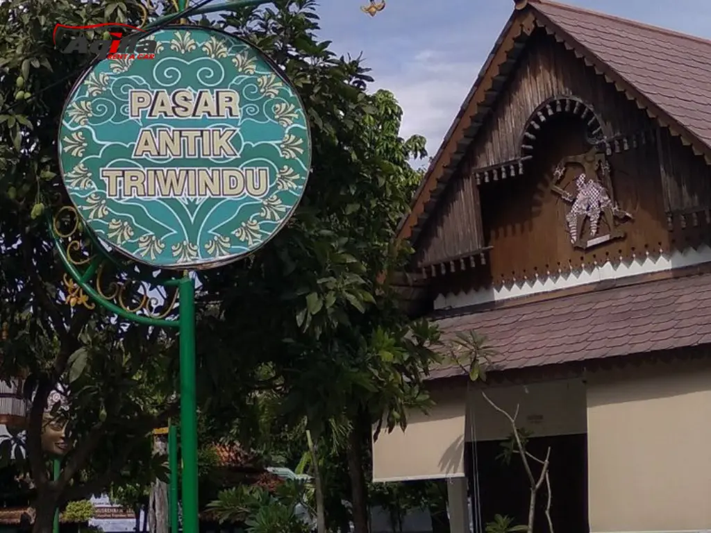 Pasar Triwindu sewa mobil solo Pasar Triwindu sewa mobil solo