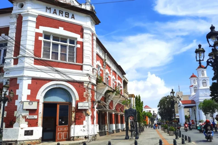 Rental Mobil Semarang | Sewa Mobil dengan Sopir - Aqilla 37 kota lama semarang