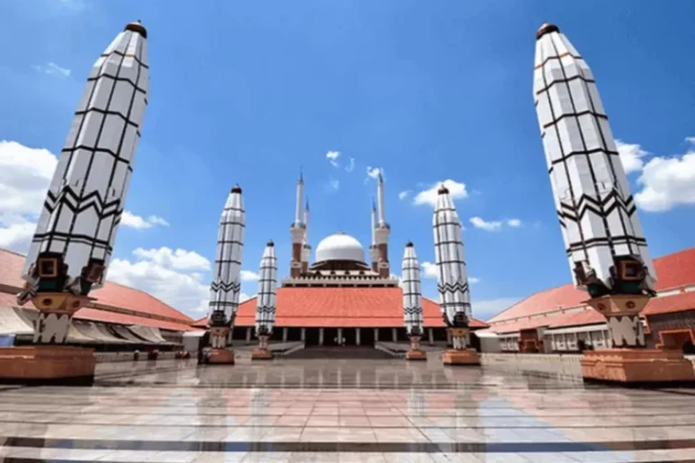 Rental Mobil Semarang | Sewa Mobil dengan Sopir - Aqilla 39 masjid agung jawa tengah semarang