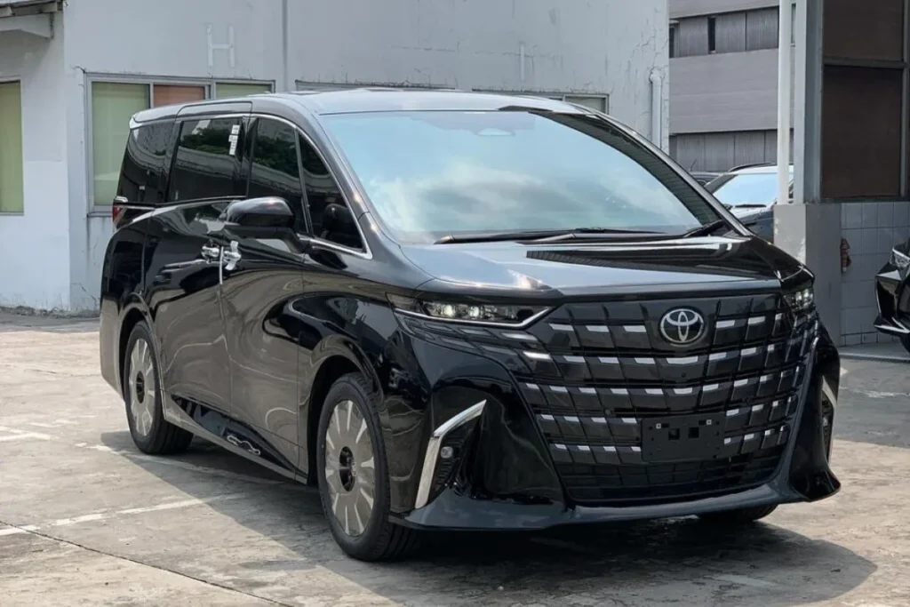 Rental Alphard Hybrid Semarang untuk Tamu VIP dan Direksi
