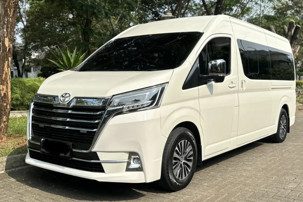 Rental Hiace Premio Luxury Semarang untuk Perjalanan Bisnis