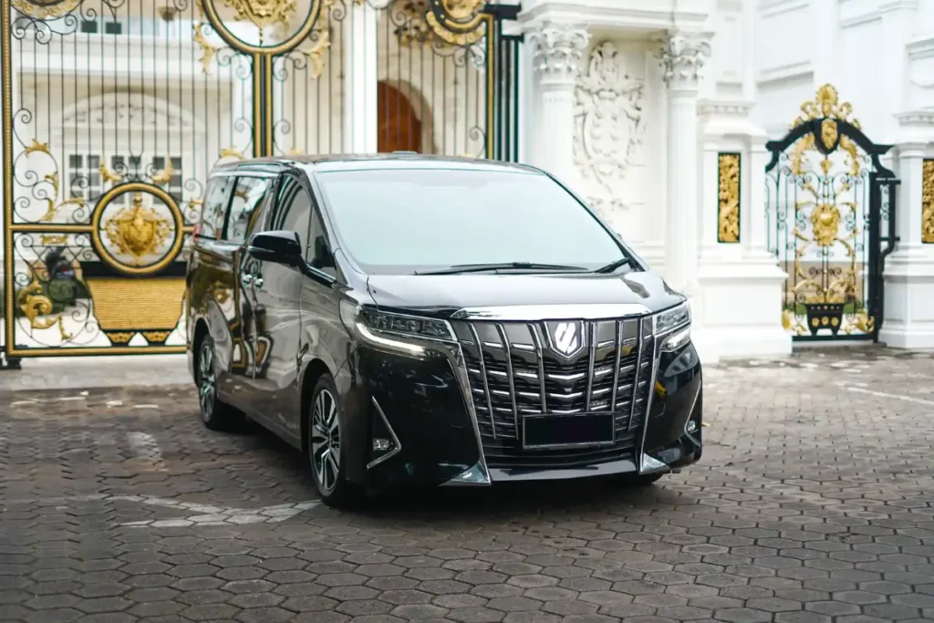 Sewa Alphard Facelift Semarang untuk Acara Eksklusif Bisnis