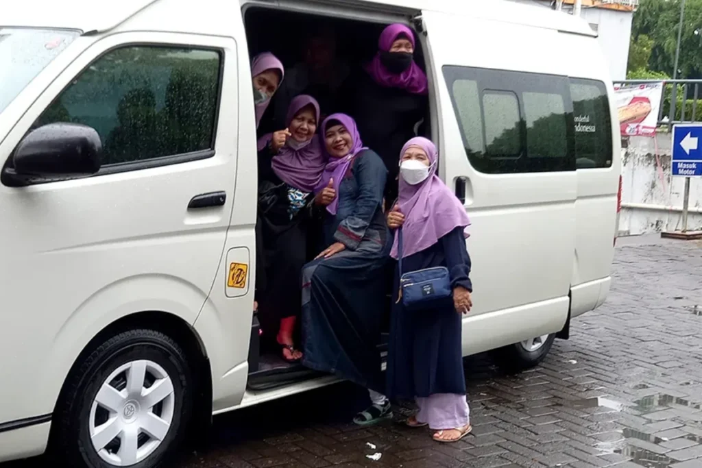 Rental Mobil Ziarah yang Nyaman untuk Perjalanan Religi