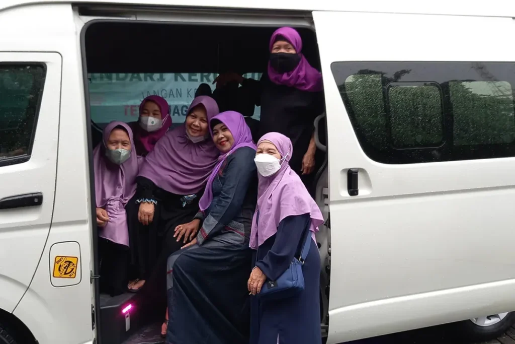 Sewa Mobil Wisata Religi yang Aman untuk Rombongan